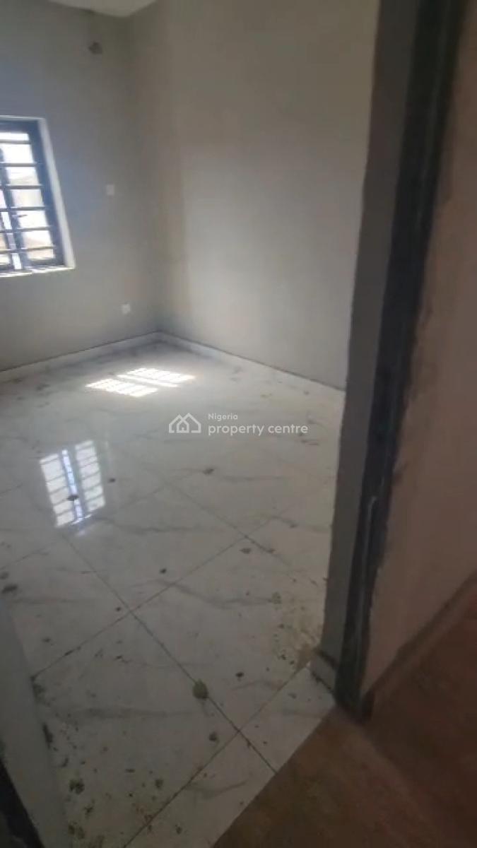 Executive Luxury 2-bedroom Apartment in, Off Market Street, Shomolu, Lagos, Flat / Apartment for Rent