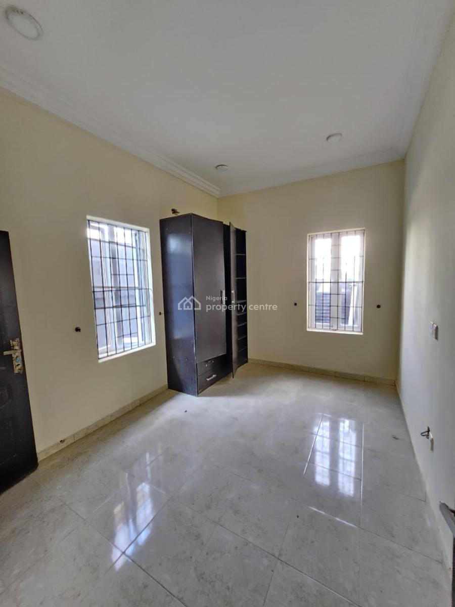 2 Bedroom Apartment in an Estate, Lekki Phase1, Lekki Phase 1, Lekki, Lagos, Flat / Apartment for Rent