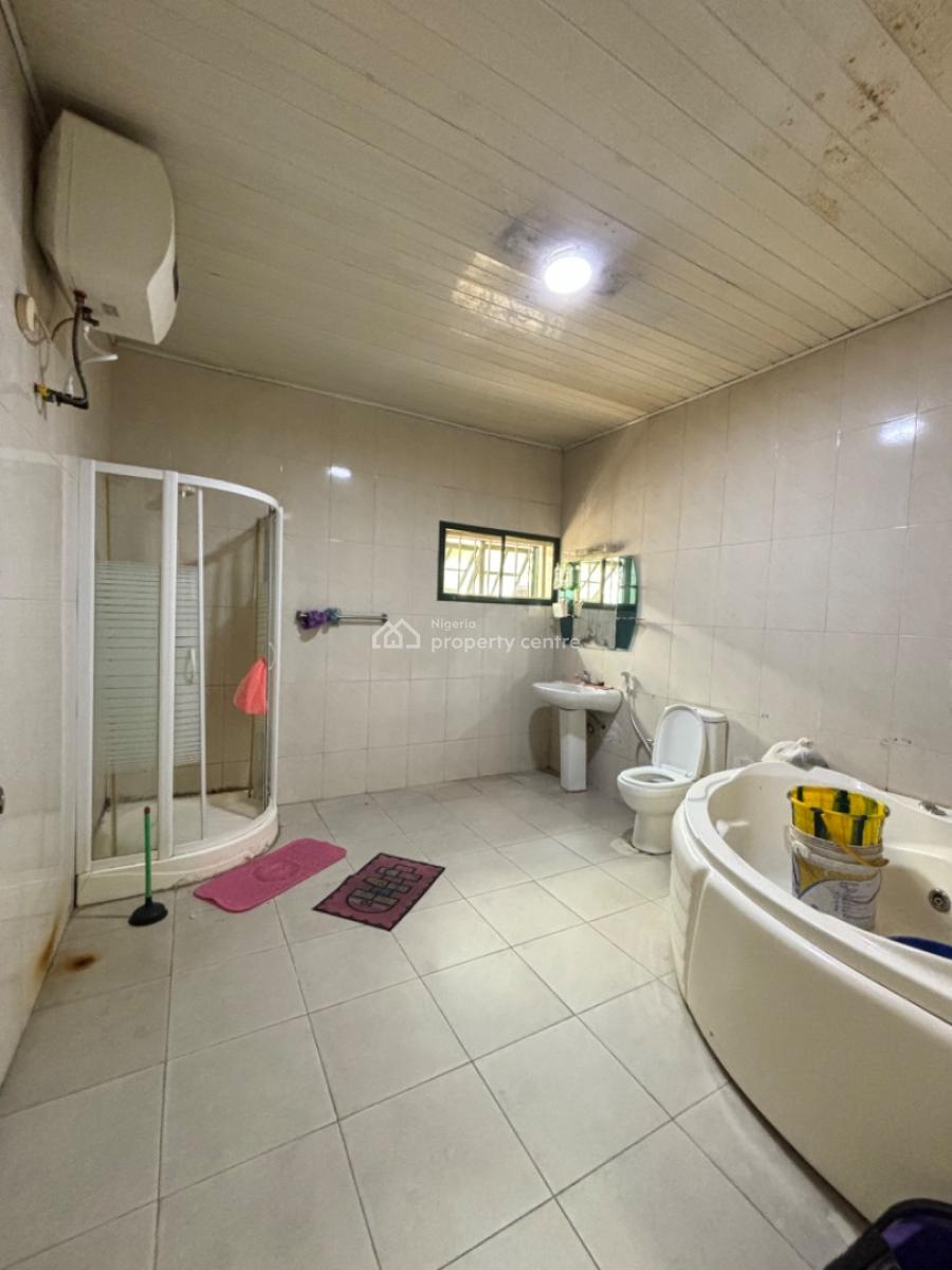 Unfurnished Spacious 5 Rooms Office Space, Niyi Okunibi Street, Close to Ever Care Hospital., Lekki Phase 1, Lekki, Lagos, Office Space for Rent