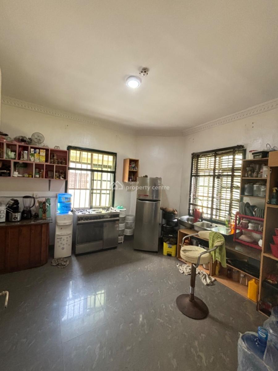 Unfurnished Spacious 5 Rooms Office Space, Niyi Okunibi Street, Close to Ever Care Hospital., Lekki Phase 1, Lekki, Lagos, Office Space for Rent