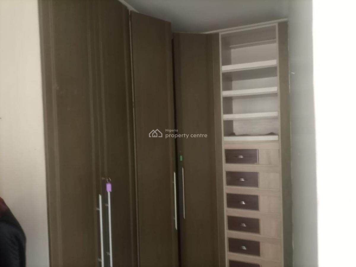 Big Spacious 4 Bedroom Flat with Bq Pool Gym Elevator 24hr Power, Old Ikoyi, Ikoyi, Lagos, Flat / Apartment for Rent