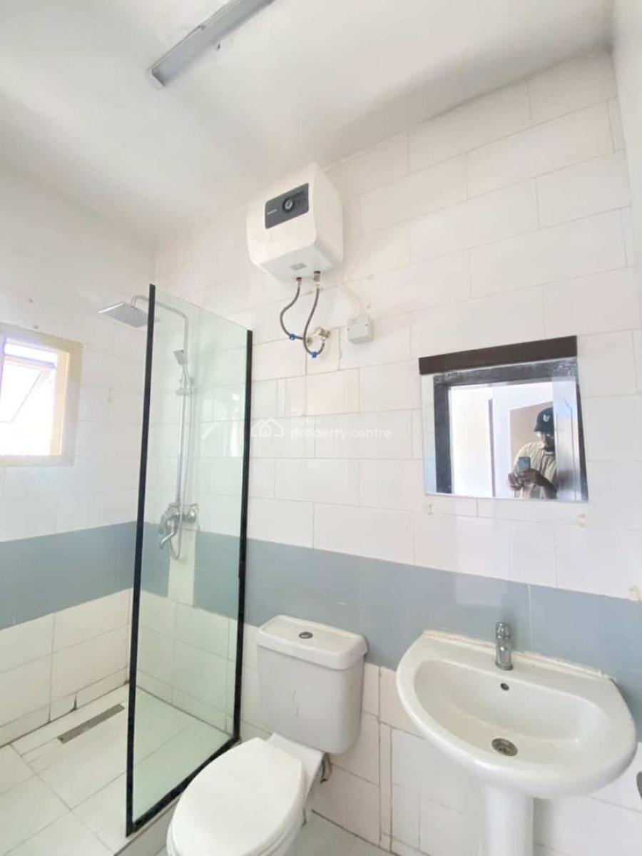 Fully Serviced Spacious 3bedroom Apartment +bq, Off Admiralty Road, Lekki Phase 1, Lekki, Lagos, Flat / Apartment for Rent