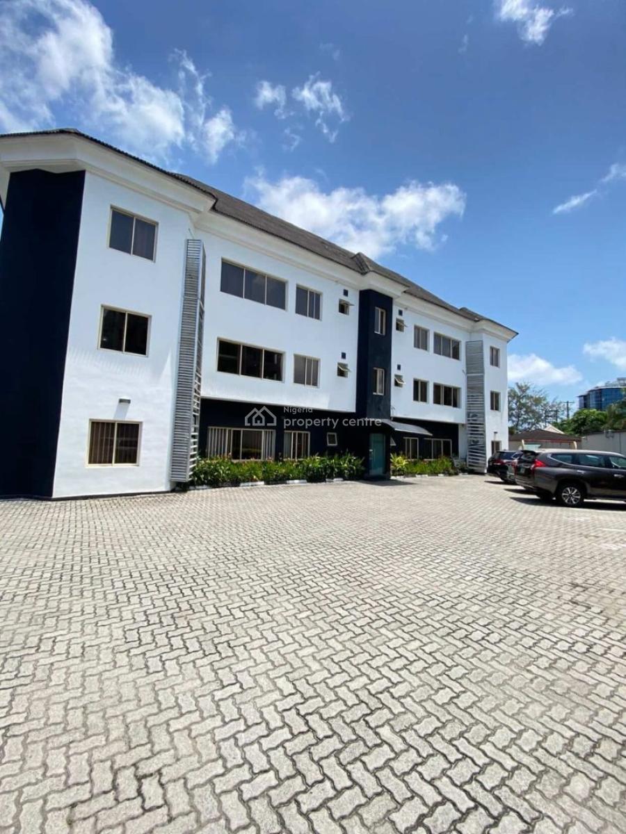 Fully Serviced Spacious 3bedroom Apartment +bq, Off Admiralty Road, Lekki Phase 1, Lekki, Lagos, Flat / Apartment for Rent
