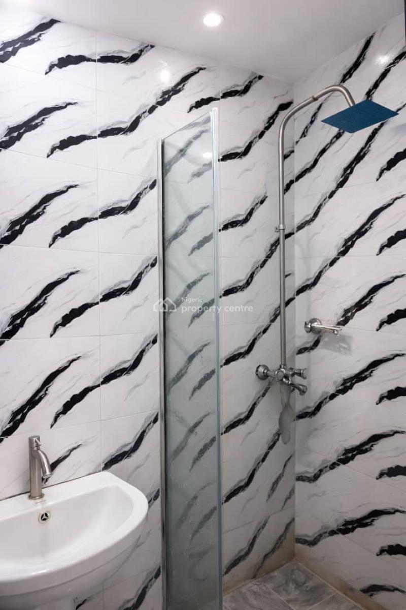 Standard Spacious 6units of 3bedrooms Apartment, Lekki Phase 1 Off Admiralty Way, Lekki, Lagos, Flat / Apartment for Rent