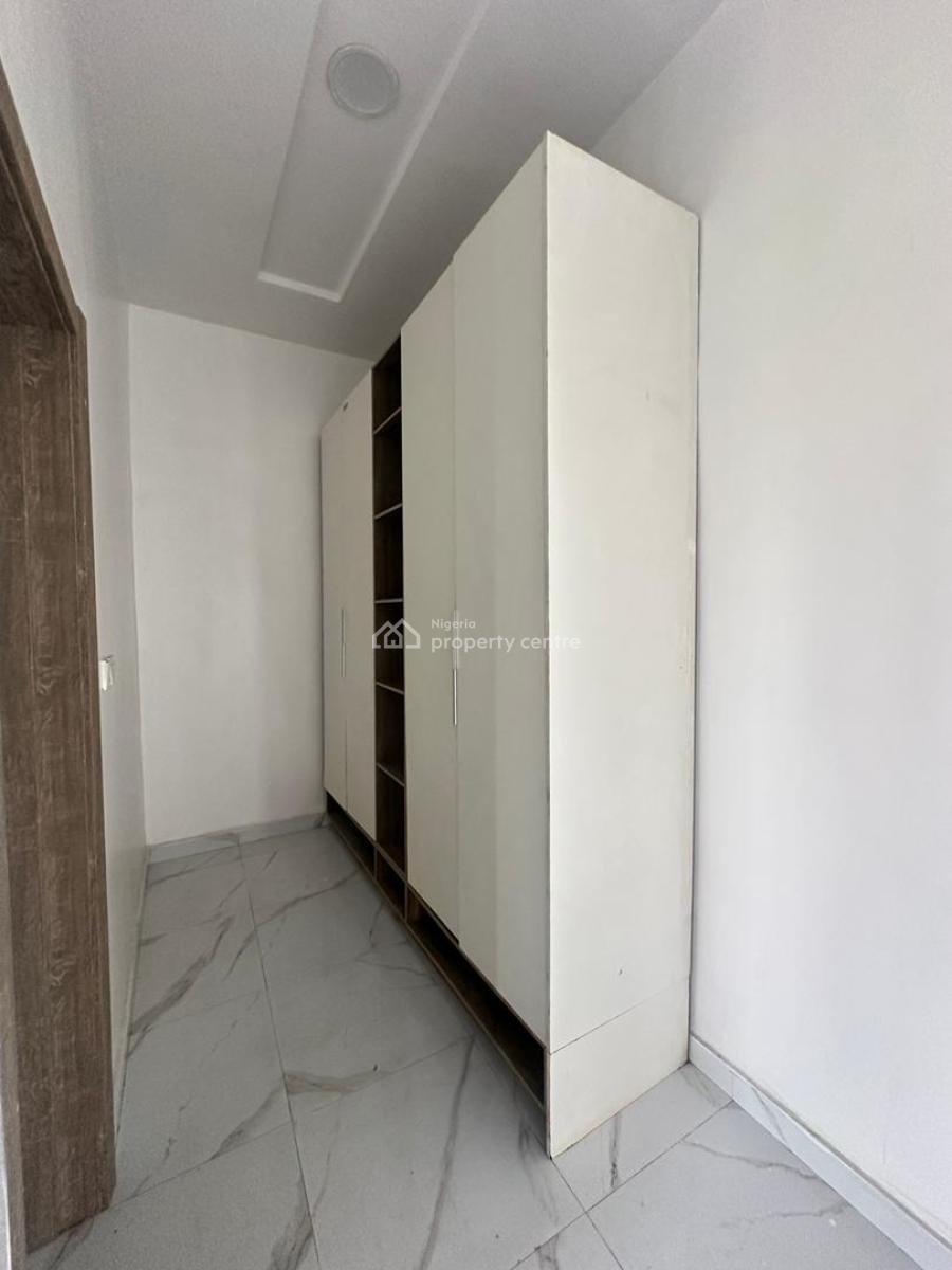 Well-built Luxury Spacious 5 Bedroom Duplex with Bq & Security House, Chevron Drive, Lekki, Lagos, Flat / Apartment for Sale