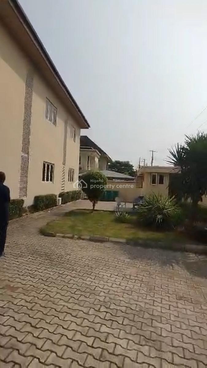 Well Maintained 3brm Fully Serviced Ground Floor, Lekki Phase1, Lekki, Lagos, Flat / Apartment for Rent