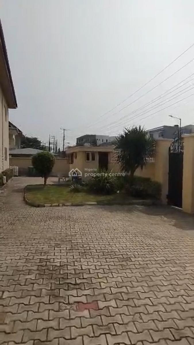 Well Maintained 3brm Fully Serviced Ground Floor, Lekki Phase1, Lekki, Lagos, Flat / Apartment for Rent