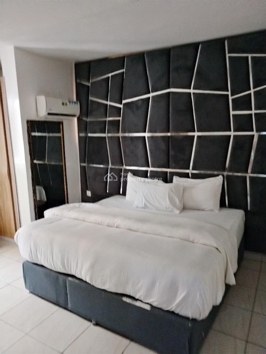 Serviced 3 Bedroom Furnished Or Unfurnished with 24 Hours Light Flat, Off Admiralty, Lekki Phase 1, Lekki, Lagos, Flat / Apartment for Rent