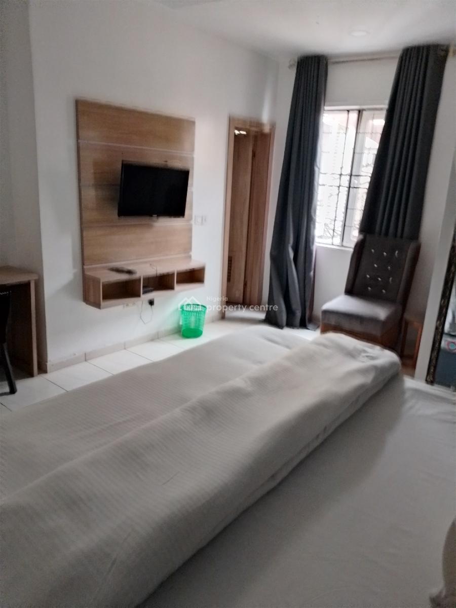 Serviced 3 Bedroom Furnished Or Unfurnished with 24 Hours Light Flat, Off Admiralty, Lekki Phase 1, Lekki, Lagos, Flat / Apartment for Rent