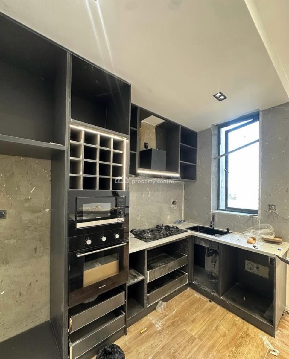 Serviced with 24/7 Power Supply 2 Bedroom En-suite Maisonette with an, Lekki Phase 1, Lekki, Lagos, Flat / Apartment for Rent