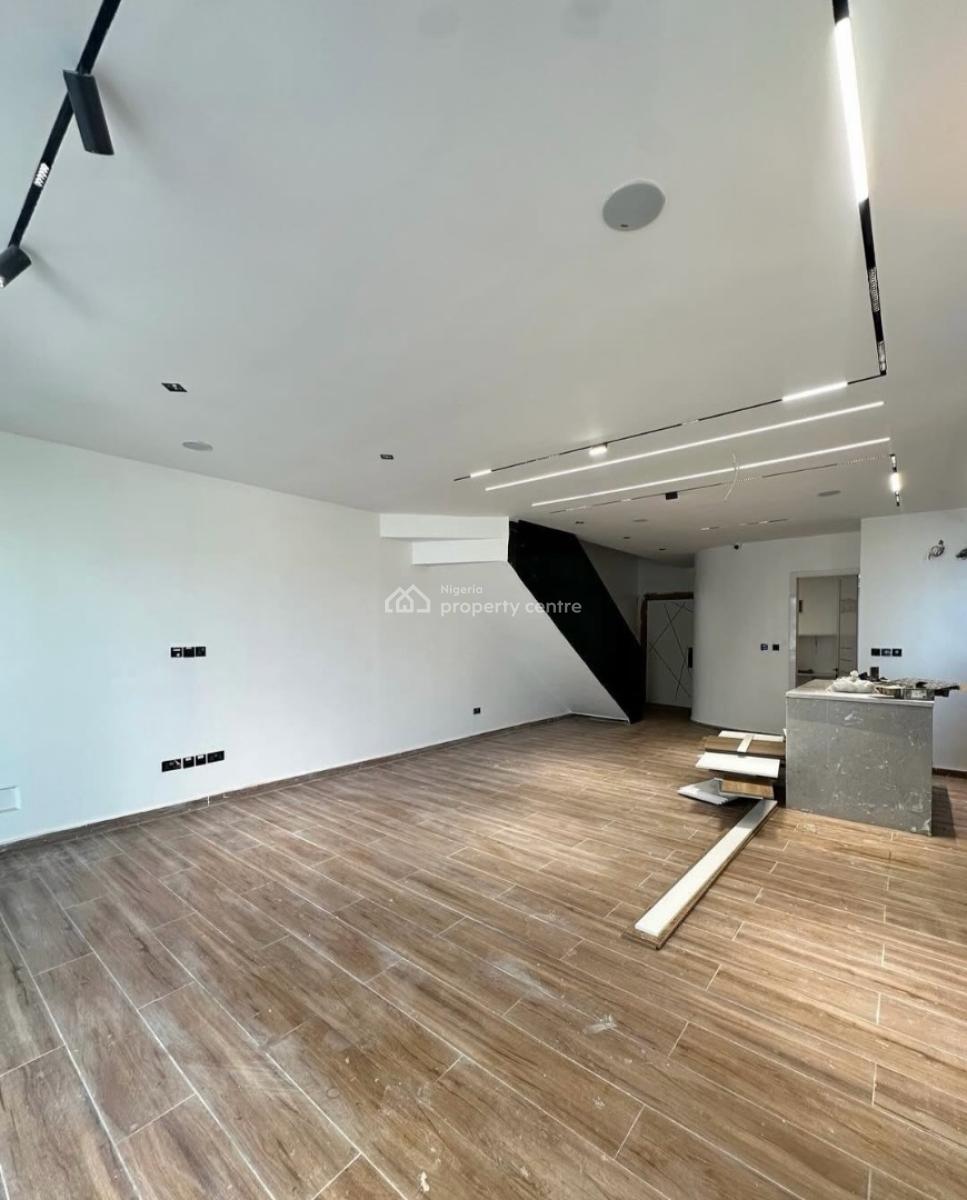 Serviced with 24/7 Power Supply 2 Bedroom En-suite Maisonette with an, Lekki Phase 1, Lekki, Lagos, Flat / Apartment for Rent