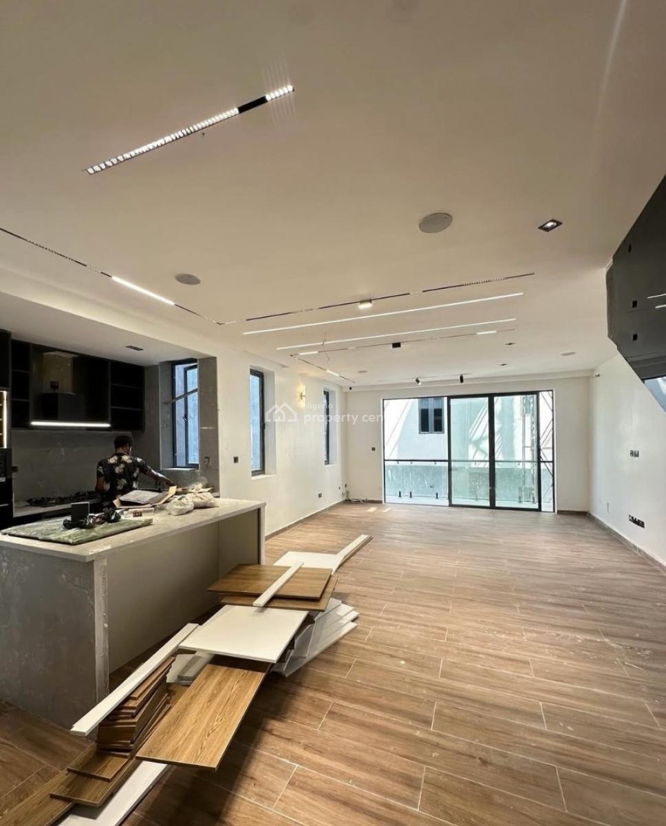 Serviced with 24/7 Power Supply 2 Bedroom En-suite Maisonette with an, Lekki Phase 1, Lekki, Lagos, Flat / Apartment for Rent