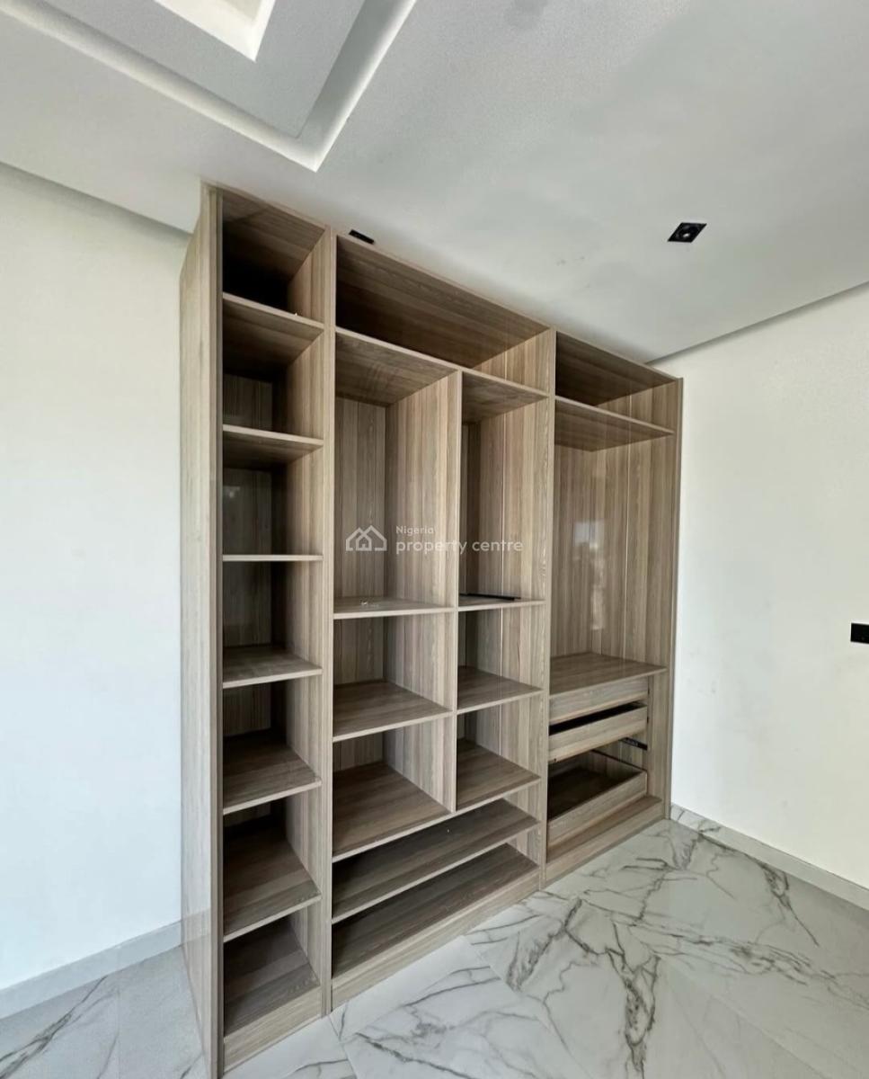 Serviced with 24/7 Power Supply 2 Bedroom En-suite Maisonette with an, Lekki Phase 1, Lekki, Lagos, Flat / Apartment for Rent