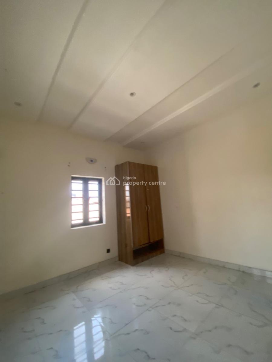 Spacious 2 Bedroom Apartment Upstairs, in a Secured Estate in Sangotedo Ajah., Sangotedo, Ajah, Lagos, Flat / Apartment for Rent