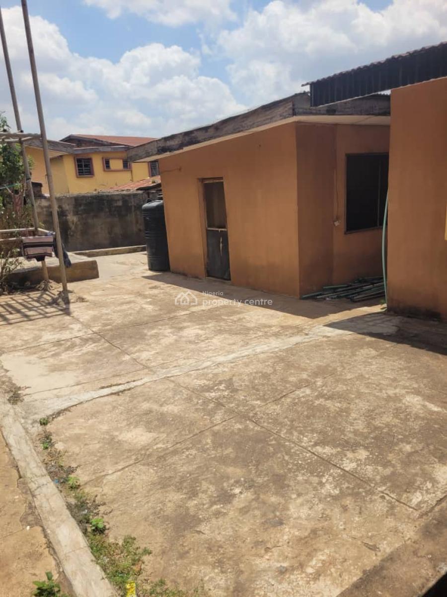 Commercial 4 Flat of 3 Bedrm, 4 Flat of 2 Bedrm,2 Units R/p on 1280sqm, Abayomi Area,iwo Road, Agodi Gate, Ibadan North, Oyo, Block of Flats for Sale