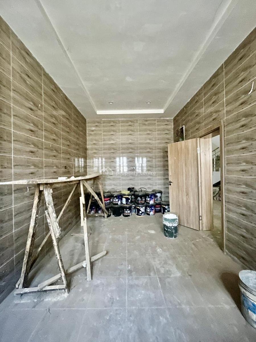 Distress: 5 Bedroom Terrace Duplex + Bq, Life Camp, Abuja, Terraced Duplex for Sale