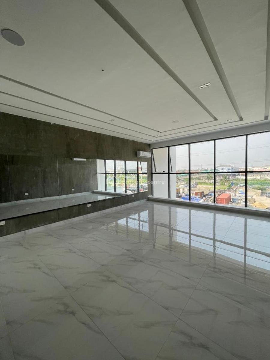 Luxurious Apartment with a Rooftop Pool, Lekki Phase 1, Lekki, Lagos, Flat / Apartment for Sale