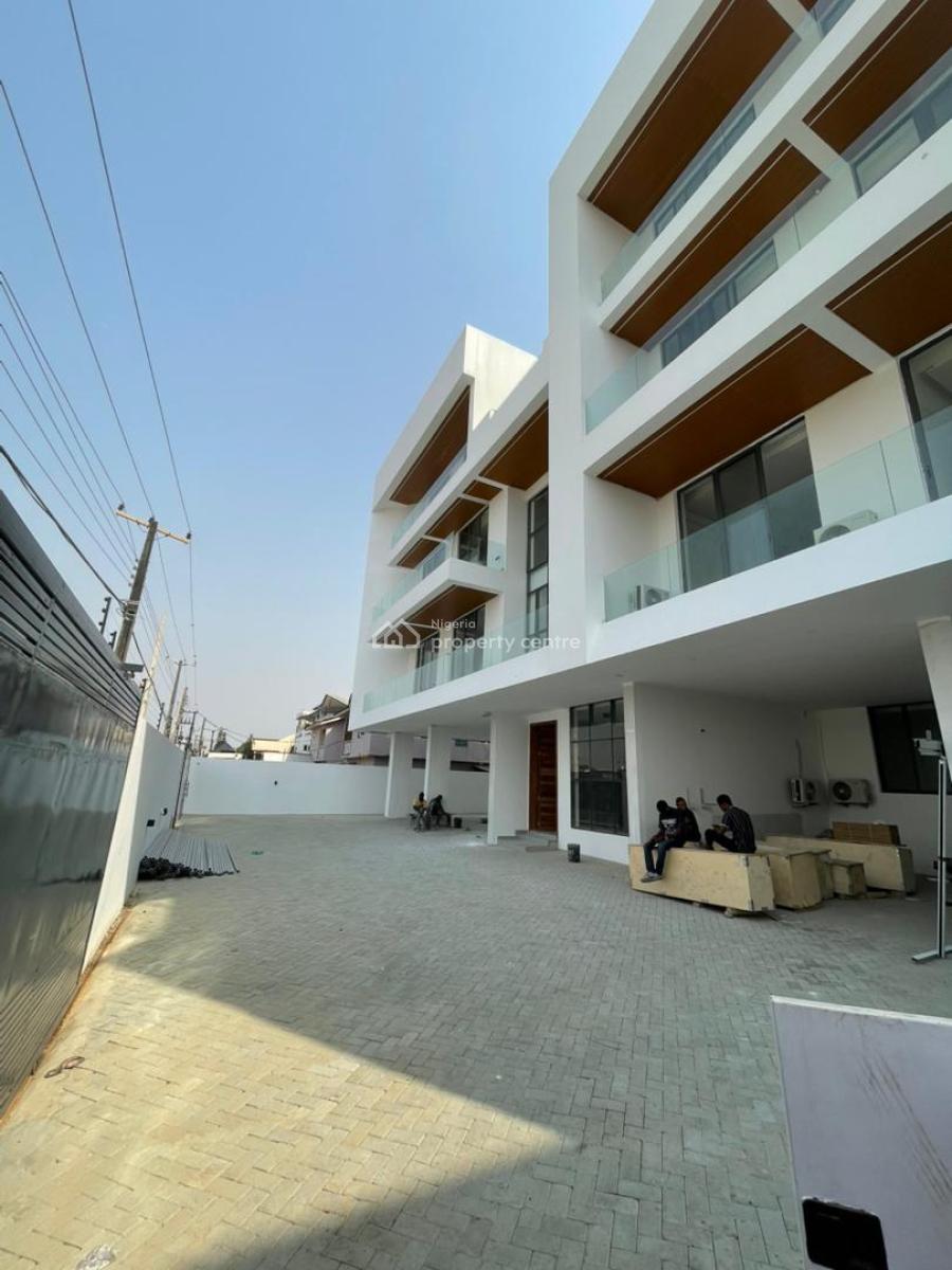 Luxurious Apartment with a Rooftop Pool, Lekki Phase 1, Lekki, Lagos, Flat / Apartment for Sale