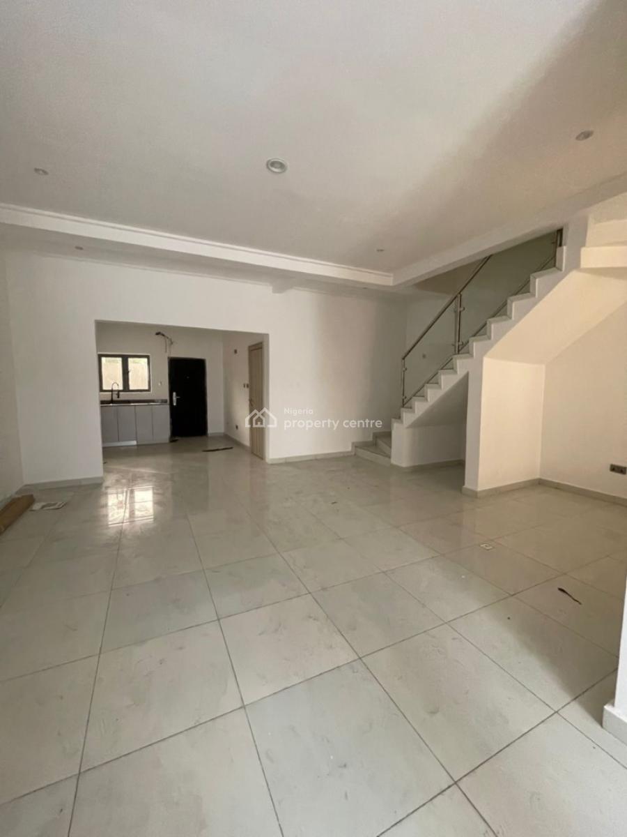 Spacious 3 Bedroom Terrace with Bq, Chevron Lekki, Lekki Phase 1, Lekki, Lagos, Terraced Duplex for Sale