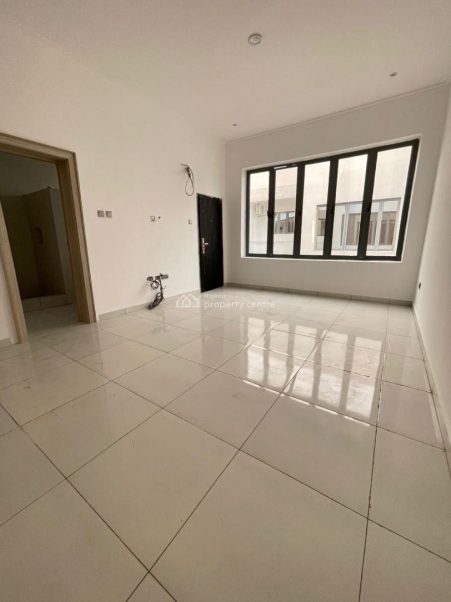 Spacious 3 Bedroom Terrace with Bq, Chevron Lekki, Lekki Phase 1, Lekki, Lagos, Terraced Duplex for Sale