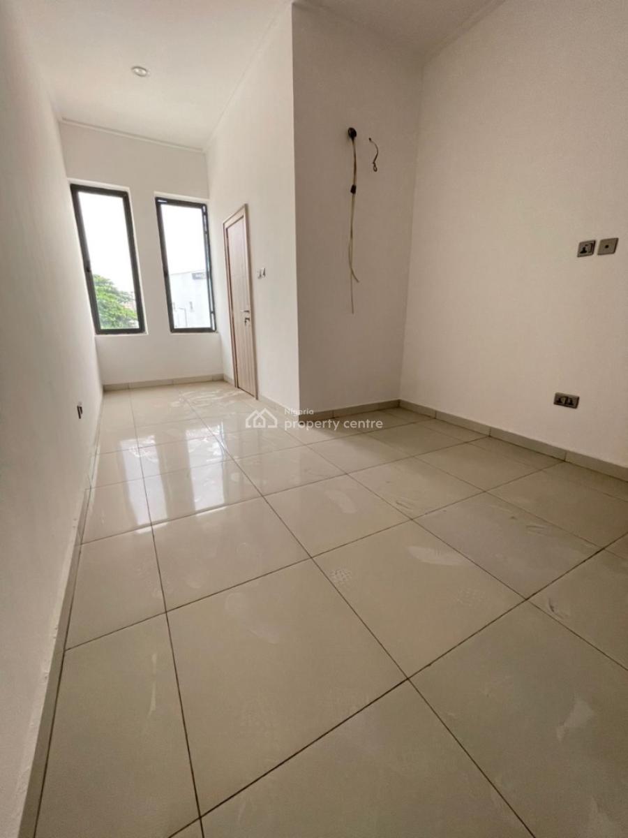 Spacious 3 Bedroom Terrace with Bq, Chevron Lekki, Lekki Phase 1, Lekki, Lagos, Terraced Duplex for Sale