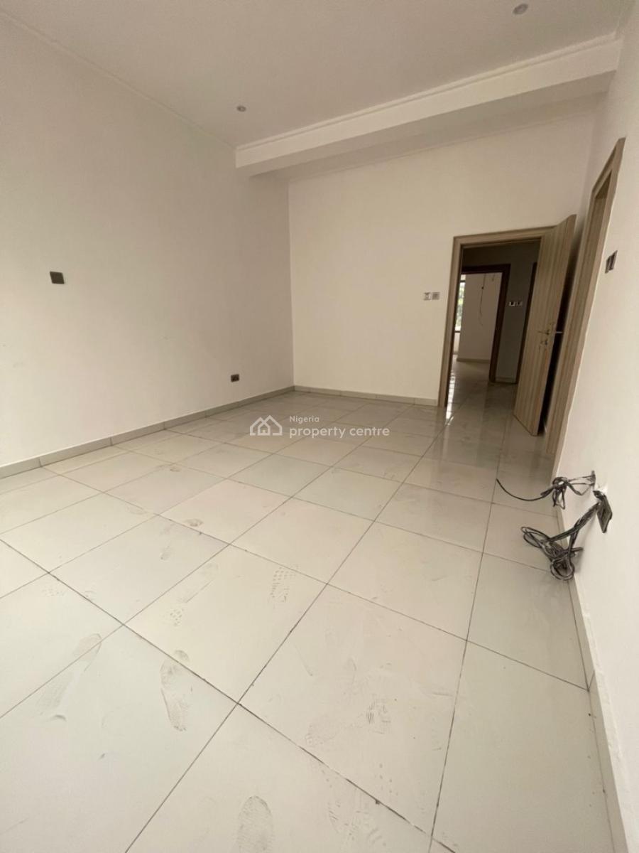 Spacious 3 Bedroom Terrace with Bq, Chevron Lekki, Lekki Phase 1, Lekki, Lagos, Terraced Duplex for Sale