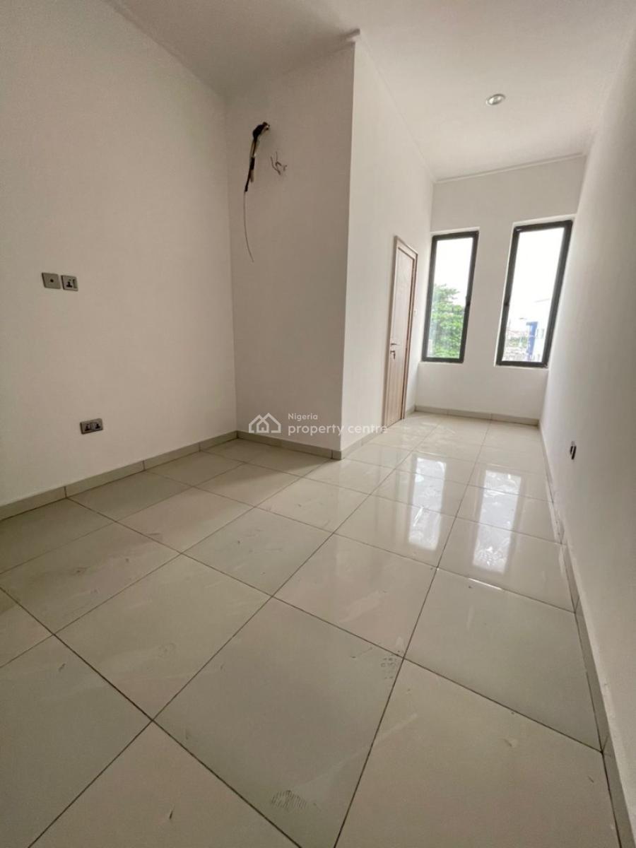 Spacious 3 Bedroom Terrace with Bq, Chevron Lekki, Lekki Phase 1, Lekki, Lagos, Terraced Duplex for Sale