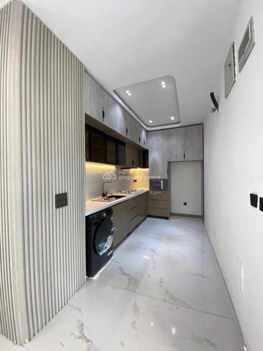 Exquisite 2bedroom Apartment with an Elevator,bq,pool, Lekki Phase 1, Lekki, Lagos, Flat / Apartment for Sale