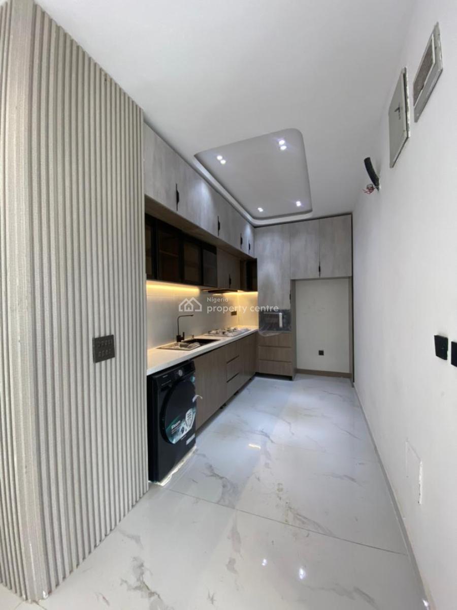 Exquisite 2bedroom Apartment with an Elevator,bq,pool, Lekki Phase 1, Lekki, Lagos, Flat / Apartment for Sale