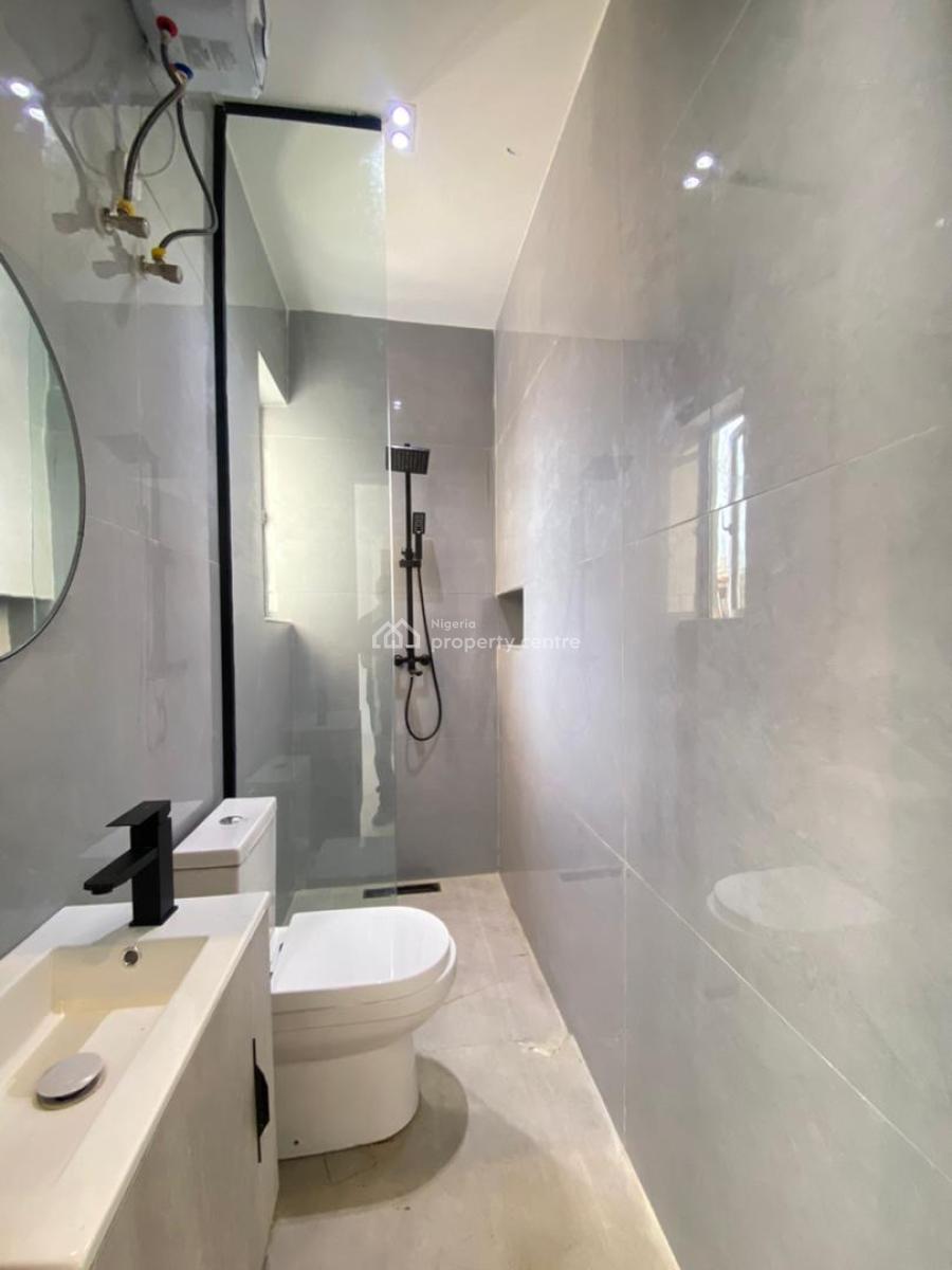 Exquisite 2bedroom Apartment with an Elevator,bq,pool, Lekki Phase 1, Lekki, Lagos, Flat / Apartment for Sale