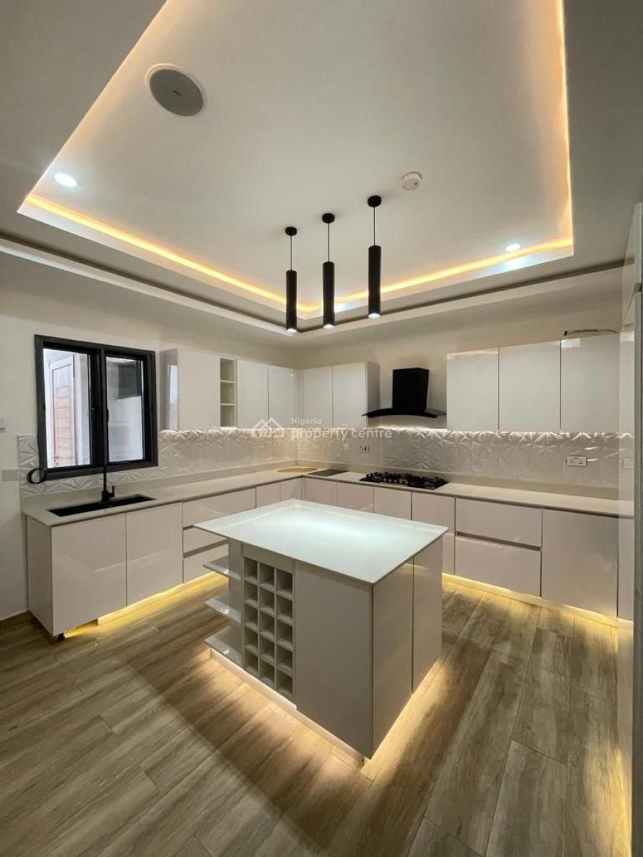 Luxurious 4 Bedroom Maisonette with Bq, Lekki Phase 1, Lekki, Lagos, Flat / Apartment for Rent