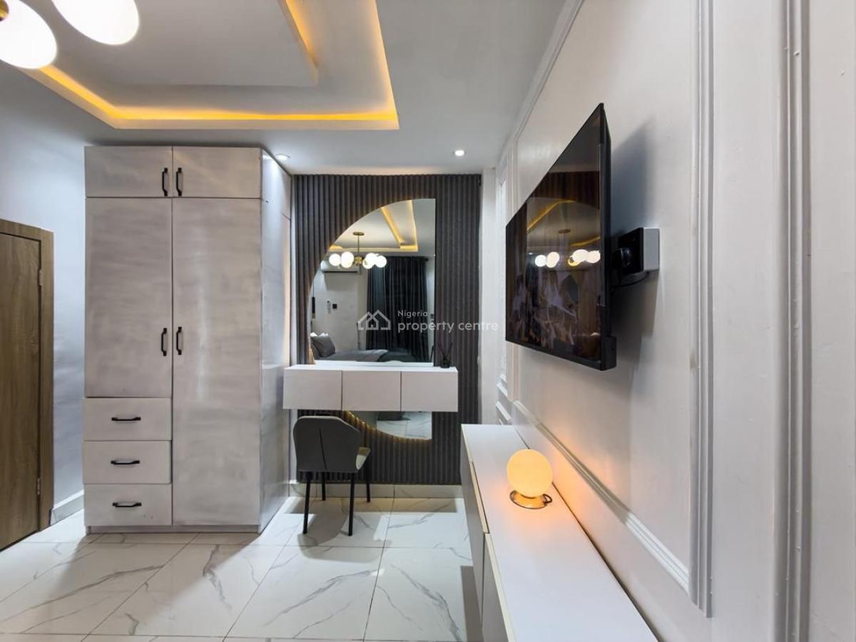 Luxurious and Beautiful 3 Bedroom Apartment, Surulere, Lagos, Flat / Apartment Short Let