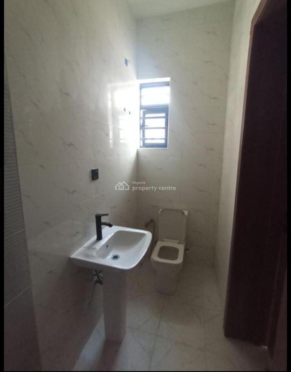 2 Bedroom Spacious Flat, Lekki Phase 1, Lekki, Lagos, Flat / Apartment for Rent