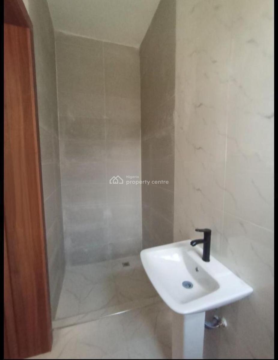 2 Bedroom Spacious Flat, Lekki Phase 1, Lekki, Lagos, Flat / Apartment for Rent