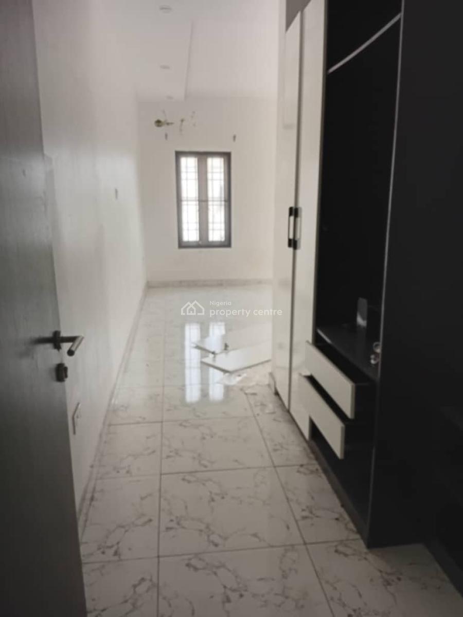 Exotic 2 Bedrooms Flat, Orchid Road, Lekki, Lagos, Flat / Apartment for Rent