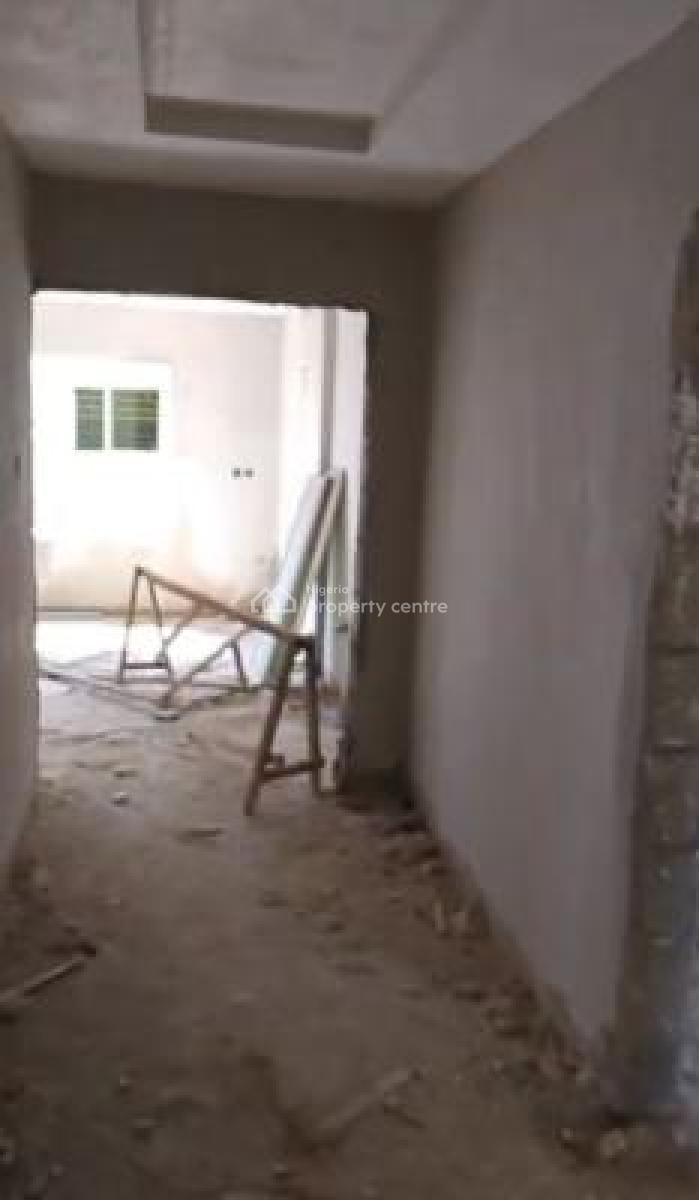 Distress 3 Bedrooms Semi Finished Bedrooms Flat Serviced Apartment, Horizon 2 Estate Meadow Hall Road, Ikate, Lekki, Lagos, Flat / Apartment for Sale