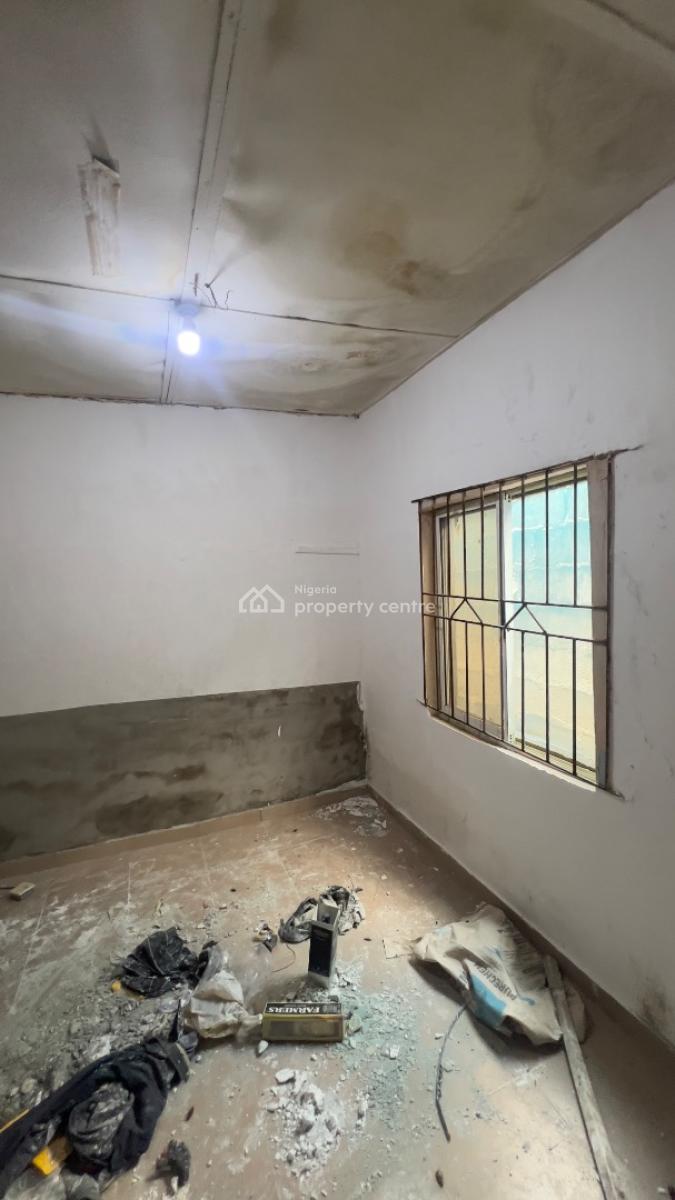 One Bedroom Flat (mini-flat), Ige-avenue, Bariga Shomolu/ Gbagada Phase 2 Lagos., Gbagada Phase 2, Gbagada, Lagos, Mini Flat (room and Parlour) for Rent