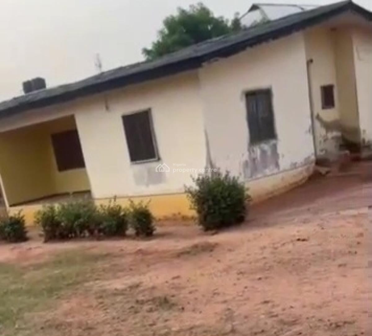 3flats of 3bedroom Flat, 2flats of 2bedroom Flat & Bq 200ft By 200ft, Gapiona Road, Off Airport Road, Okundia By Second Ugbor Road, Benin, Oredo, Edo, Block of Flats for Sale