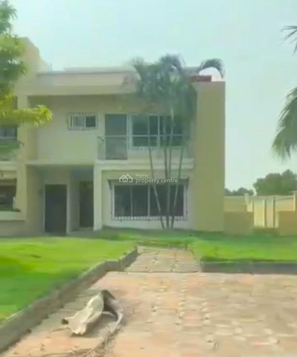 on 45,600 Sqm Land 70 Units of Properties@ Ikate Lekki. 20 Detached 4b, *offtaker Deal –estate, Ikate Lekki*  Location: Ikate Le, Ikate, Lekki, Lagos, Detached Duplex for Sale