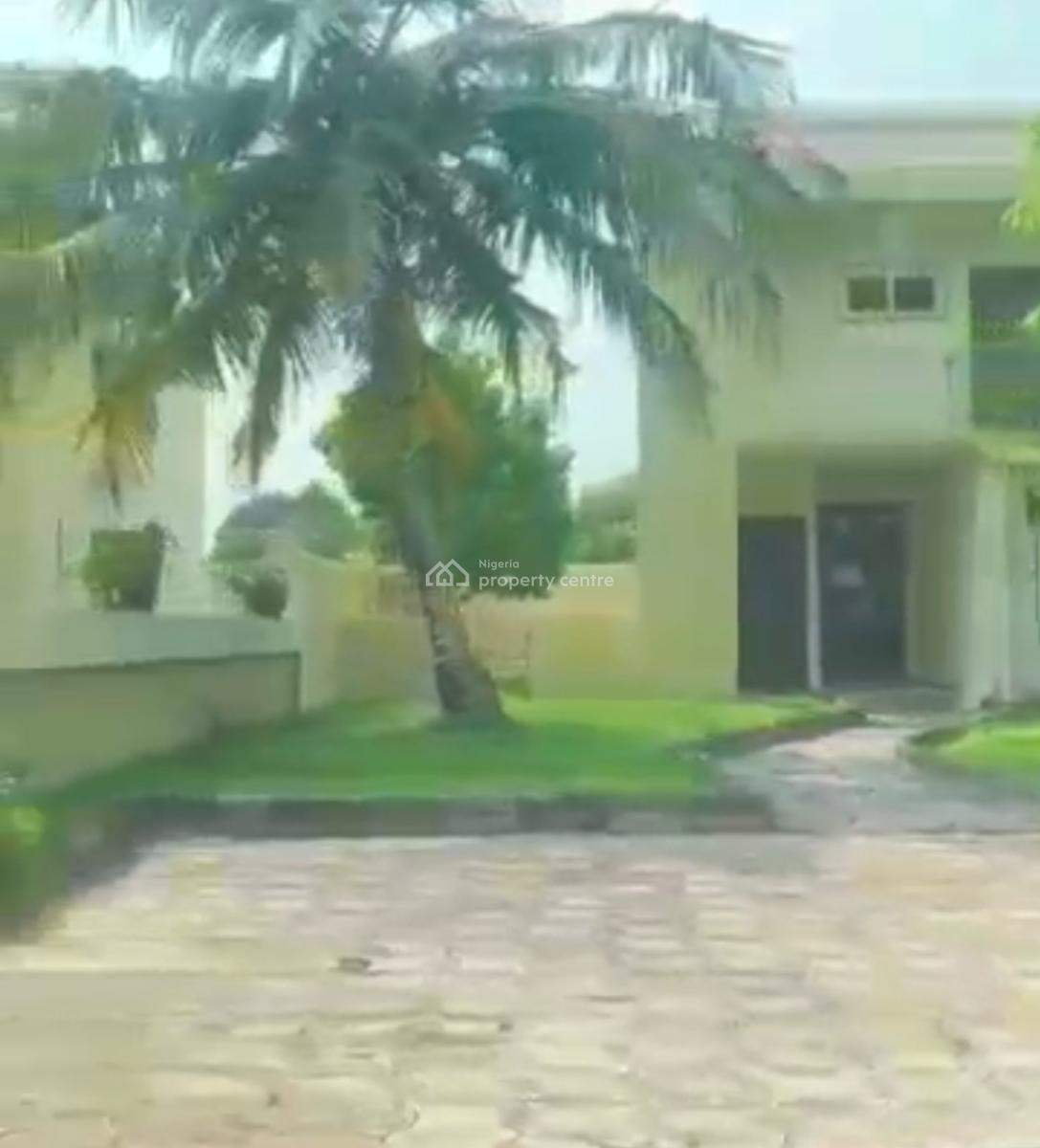 on 45,600 Sqm Land 70 Units of Properties@ Ikate Lekki. 20 Detached 4b, *offtaker Deal –estate, Ikate Lekki*  Location: Ikate Le, Ikate, Lekki, Lagos, Detached Duplex for Sale