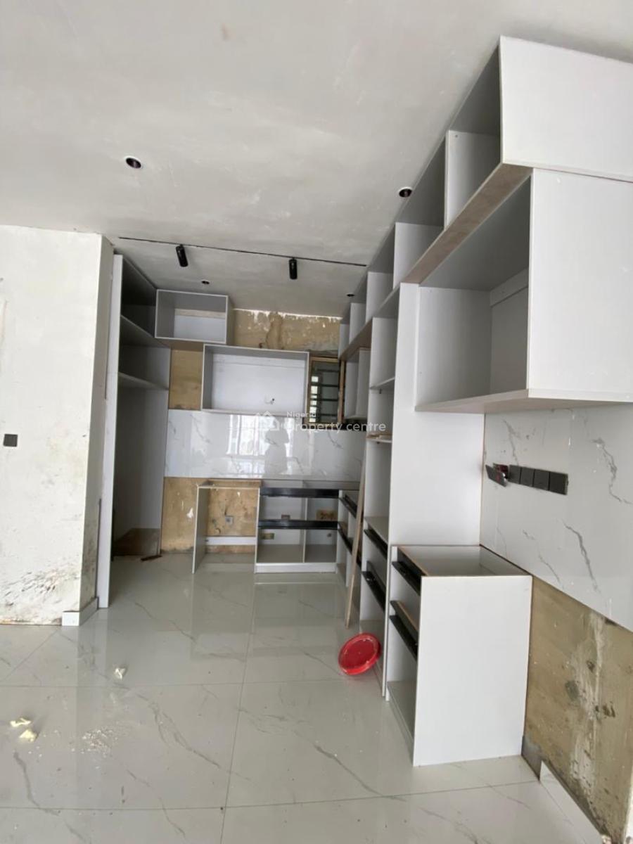 Steal Deal!!!!  3-bedroom Apartment with Elevator, Lekki Phase 1, Lekki, Lagos, Flat / Apartment for Sale