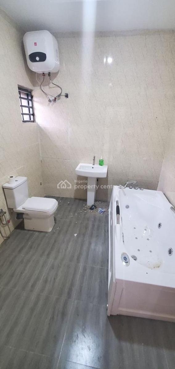 Distress: Luxury 4 Bedroom Terrace Duplex + Bq, Gwarinpa, Abuja, Terraced Duplex for Sale