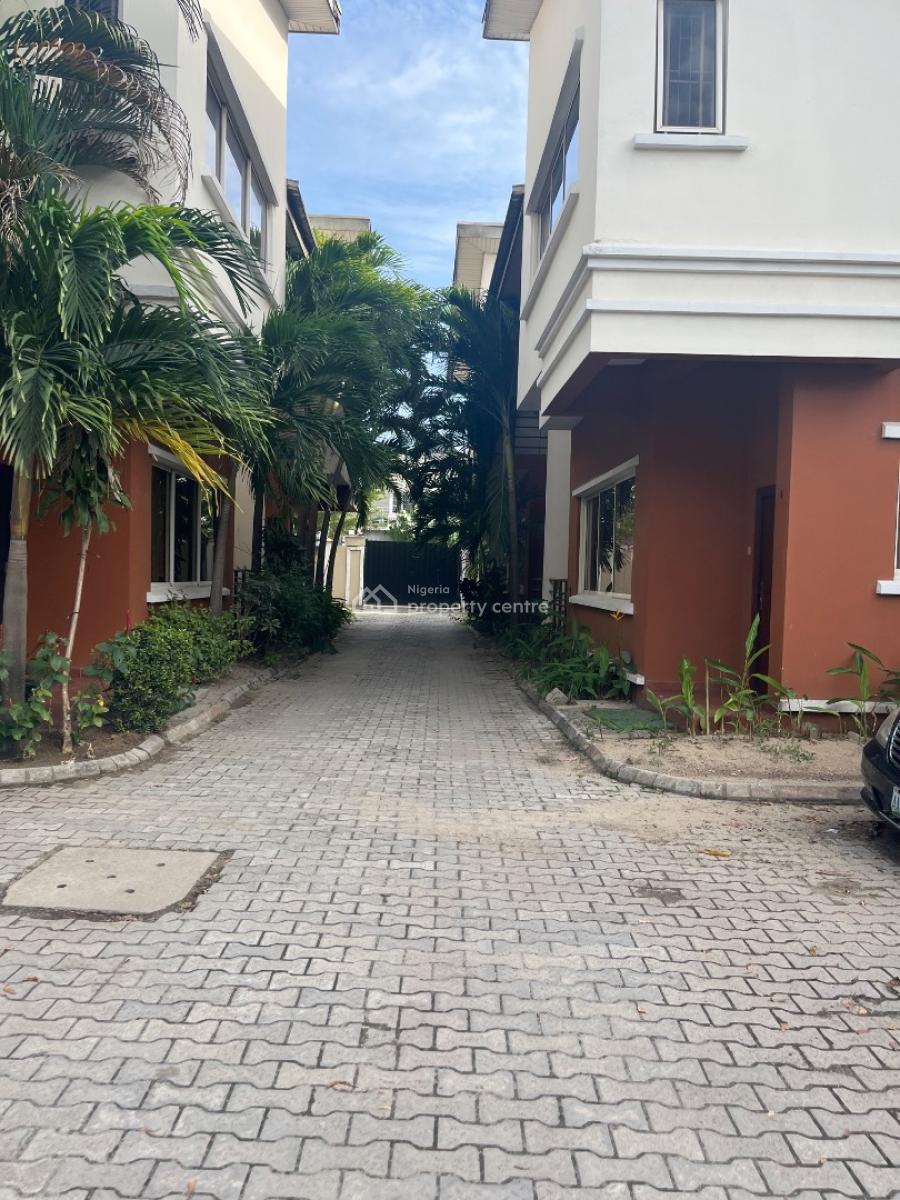 2 Units of Ensuite Spacious Room Upstairs & Downstairs Kitchen, Idado, Lekki, Lagos, Self Contain (single Rooms) for Rent