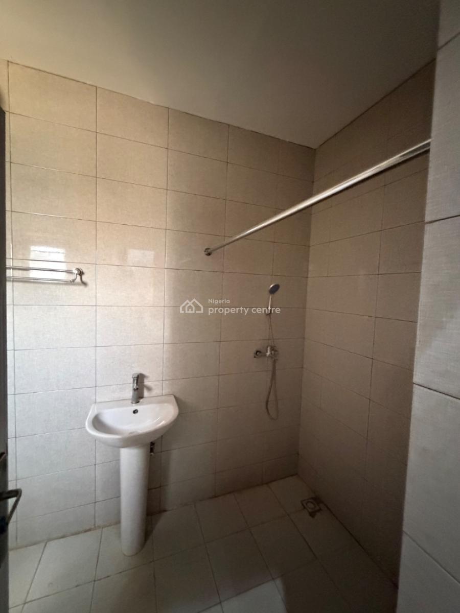 Standard 3 Bedroom Apartment with Bq, Guzape District, Abuja, Flat / Apartment for Rent