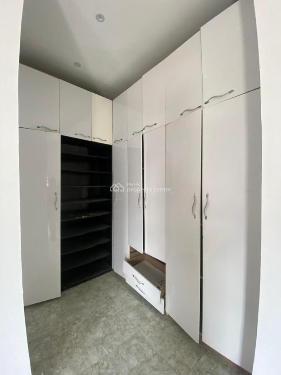 Masters Bedroom Sharing Kitchen Only, Orchid Road, Lekki, Lagos, Flat / Apartment for Rent