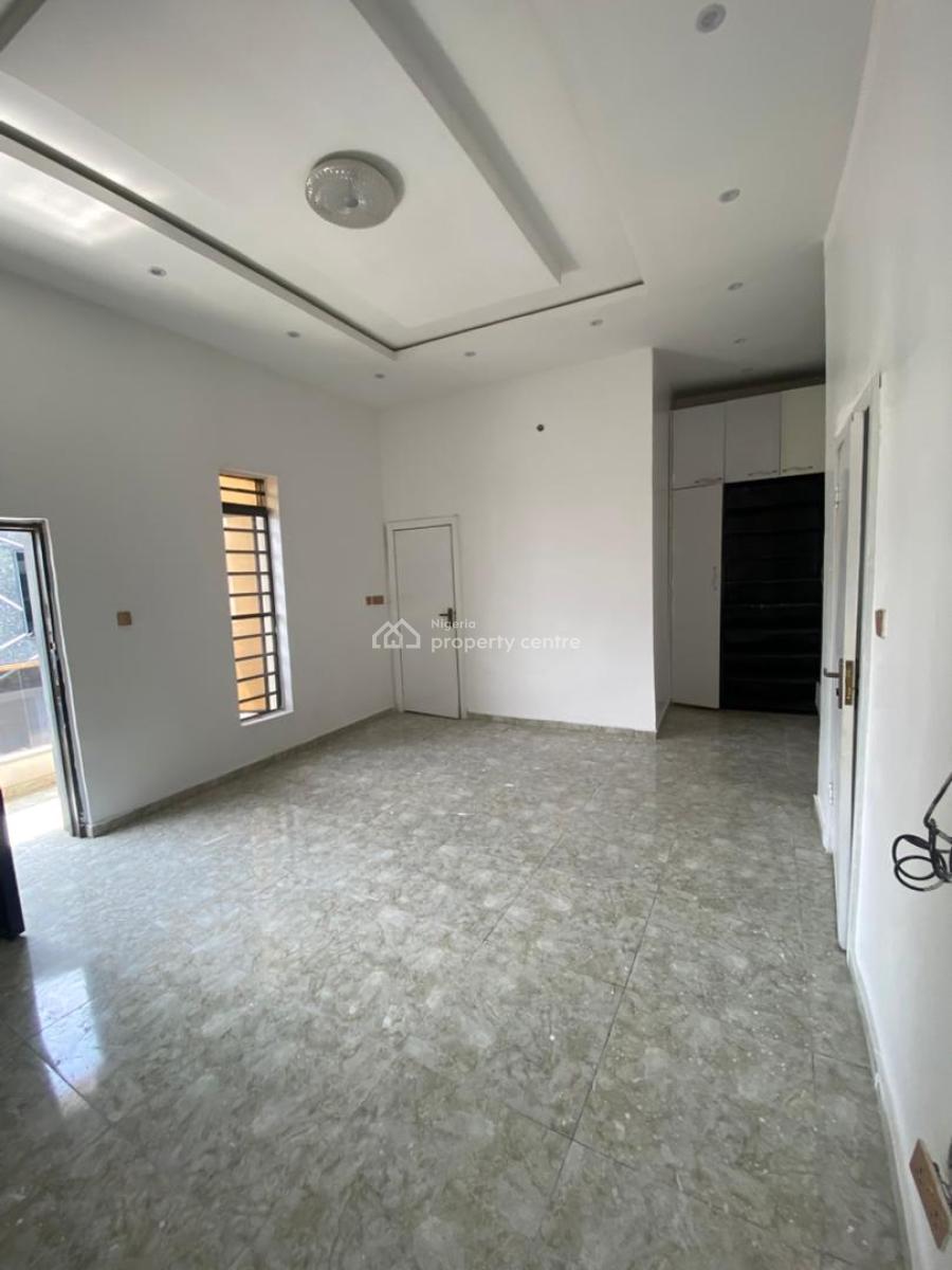 Masters Bedroom Sharing Kitchen Only, Orchid Road, Lekki, Lagos, Flat / Apartment for Rent