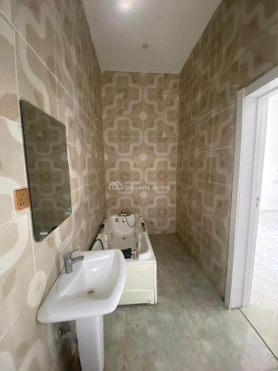 Masters Bedroom Sharing Kitchen Only, Orchid Road, Lekki, Lagos, Flat / Apartment for Rent