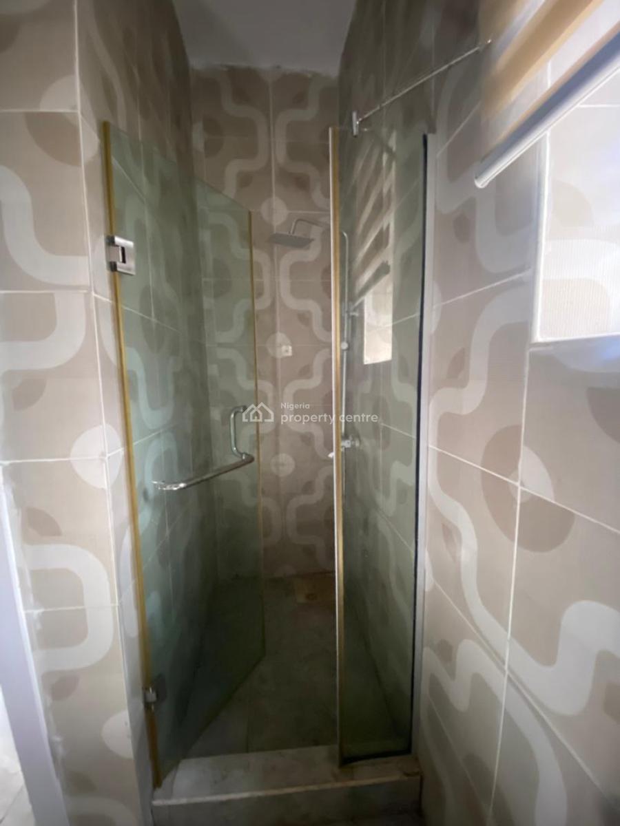 Masters Bedroom Sharing Kitchen Only, Orchid Road, Lekki, Lagos, Flat / Apartment for Rent