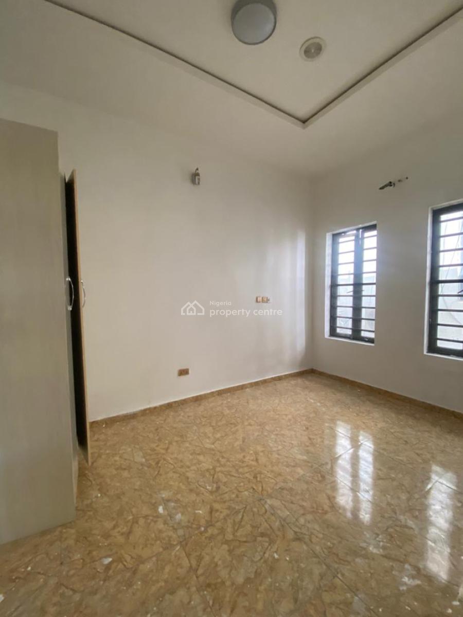 Room Upstairs Sharing Kitchen Only, Orchid Road, Lekki, Lagos, Flat / Apartment for Rent