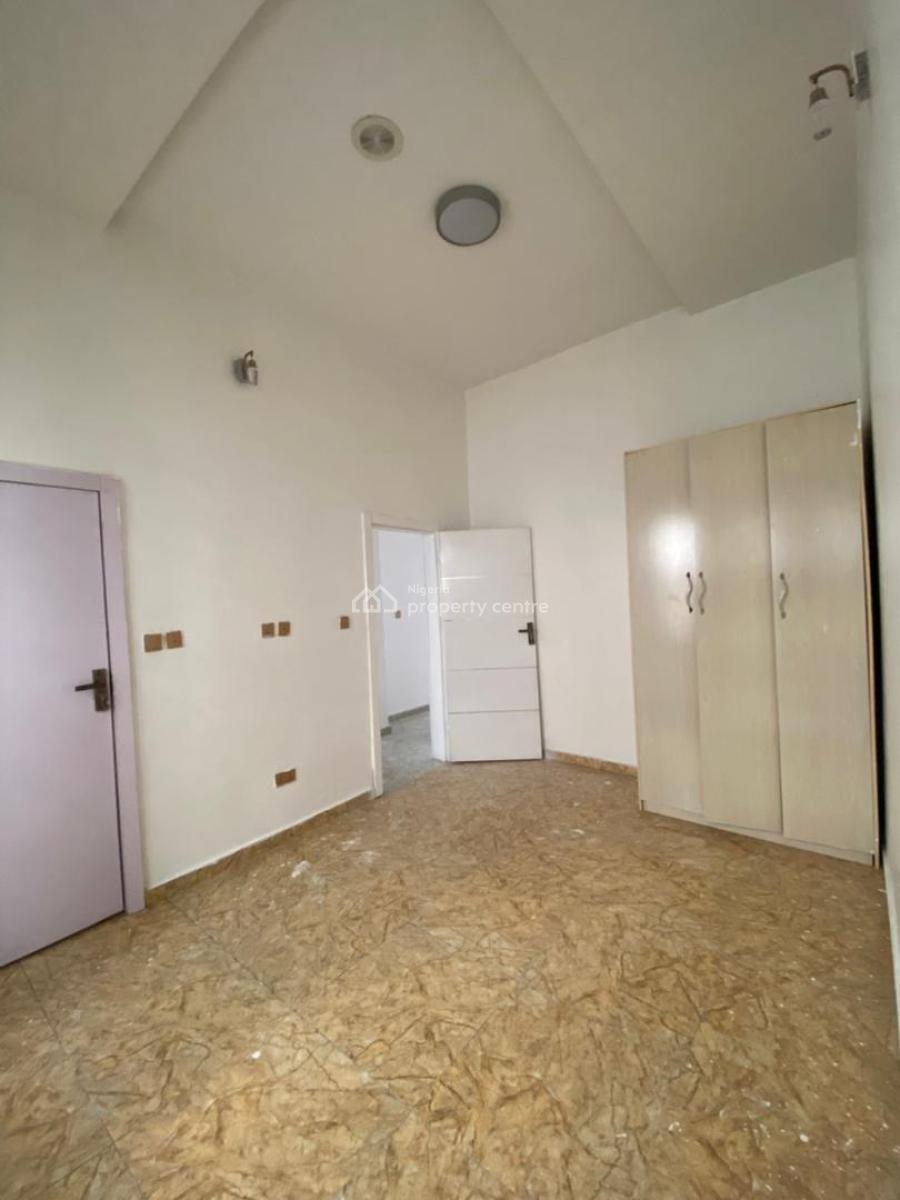 Room Upstairs Sharing Kitchen Only, Orchid Road, Lekki, Lagos, Flat / Apartment for Rent